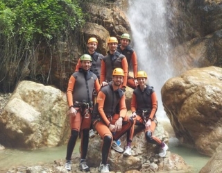 Grupo en el barranco